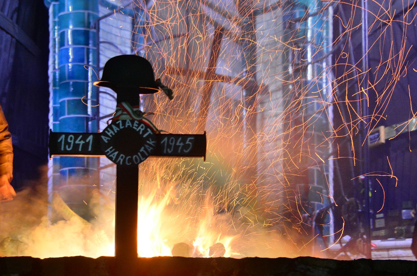 Emléktűz-gyújtás a pákozdi Mészeg-hegyen a doni hősökért